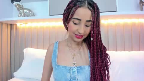 Snapshot of violett_rabbit_ chatting on 10/13/25, 08:09 Violett online show from 10/13/25, 08:09