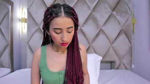 Snapshot of violett_rabbit_ chatting on 10/18/25, 11:55 Violett online show from 10/18/25, 11:55