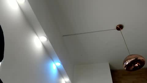 Snapshot of violetta_90_ chatting on 10/21/25, 11:11 Violeta  online show from 10/21/25, 11:11