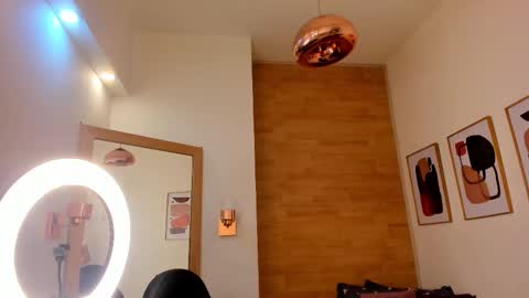 Snapshot of violetta_90_ chatting on 10/26/25, 11:38 Violeta  online show from 10/26/25, 11:38