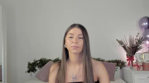 violetta_finch online show from 12/12/24, 11:29