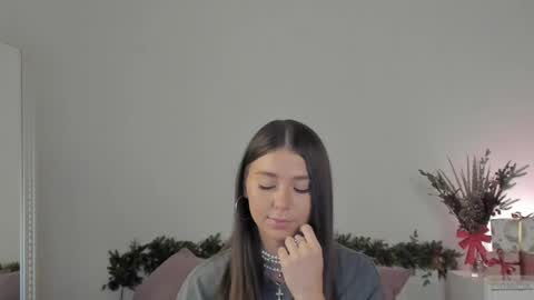 violetta_finch online show from 12/13/24, 08:20