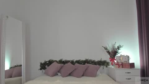 violetta_finch online show from 12/13/24, 11:23