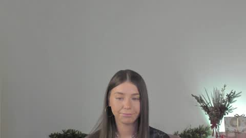 violetta_finch online show from 12/19/24, 08:45