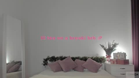 violetta_finch online show from 12/22/24, 11:33
