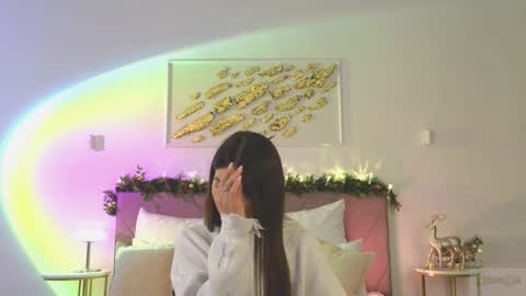 Snapshot of violetta_finch chatting on 12/19/25, 11:06 violetta_finch online show from 12/19/25, 11:06