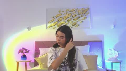Snapshot of violetta_finch chatting on 05/05/26, 10:12 violetta_finch online show from 05/05/26, 10:12