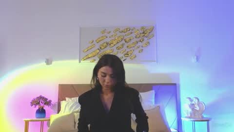 violetta_finch online show from 05/18/26, 10:21