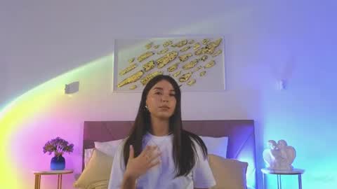 Snapshot of violetta_finch chatting on 05/22/26, 10:32 violetta_finch online show from 05/22/26, 10:32