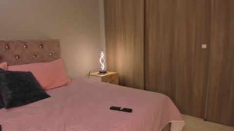 violetta independent model online show from 12/25/24, 11:33
