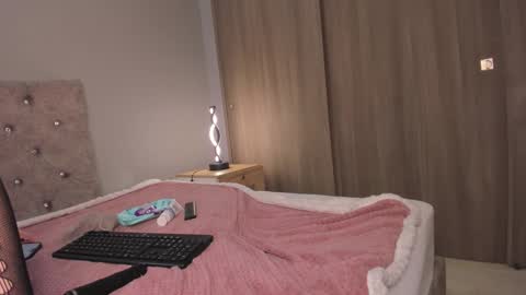 violetta independent model online show from 12/29/24, 02:21