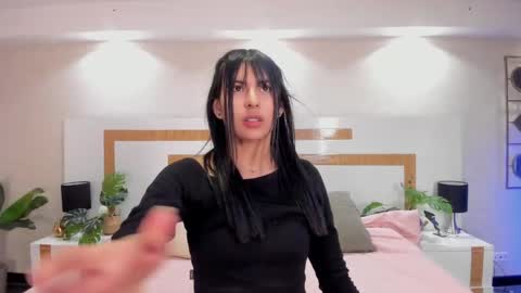 Snapshot of violettaa_stone chatting on 06/05/26, 04:30 Violettaa online show from 06/05/26, 04:30
