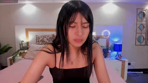 Snapshot of violettaa_stone chatting on 06/12/26, 03:49 Violettaa online show from 06/12/26, 03:49
