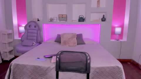 ViolettaBaker online show from 12/12/24, 07:48