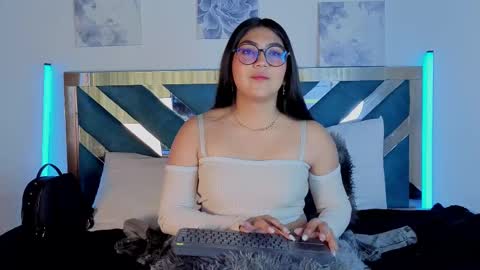 violettabloom1_ online show from 09/18/25, 07:49