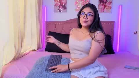 violettabloom_ online show from 09/10/25, 07:58