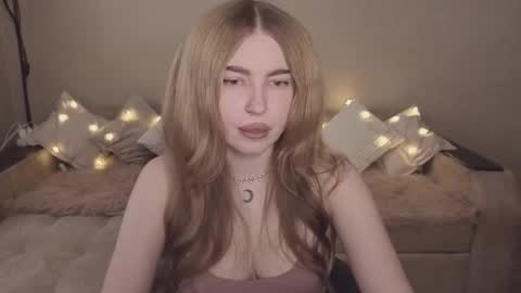 Snapshot of violettaotis chatting on 11/18/25, 11:47 ViolettaOtis online show from 11/18/25, 11:47