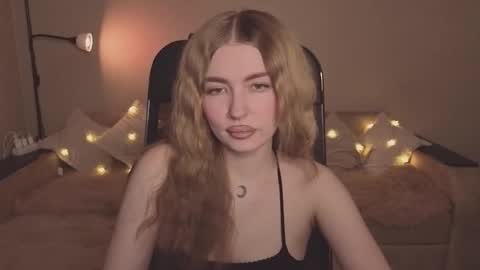 Snapshot of violettaotis chatting on 02/15/26, 04:36 ViolettaOtis online show from 02/15/26, 04:36