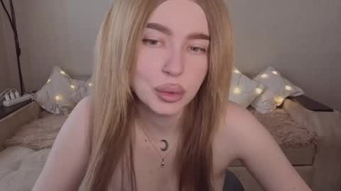 Snapshot of violettaotis chatting on 04/16/26, 01:01 ViolettaOtis online show from 04/16/26, 01:01