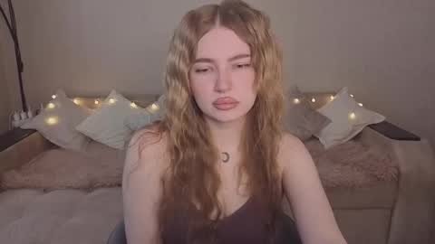 Snapshot of violettaotis chatting on 05/18/26, 03:29 ViolettaOtis online show from 05/18/26, 03:29