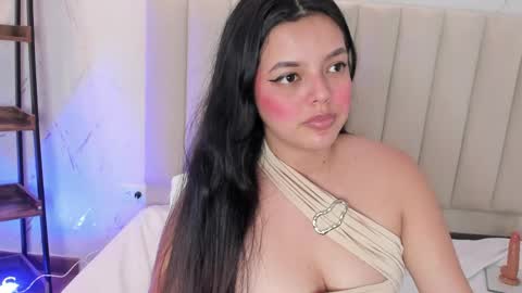 Snapshot of violettarousee chatting on 05/27/26, 01:57 violettarousee online show from 05/27/26, 01:57