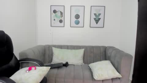 Violetta online show from 10/17/25, 02:19