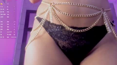 Snapshot of violetteecourt chatting on 10/15/25, 06:41 violetteecourt online show from 10/15/25, 06:41