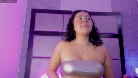 Snapshot of violetteecourt chatting on 10/16/25, 02:40 violetteecourt online show from 10/16/25, 02:40