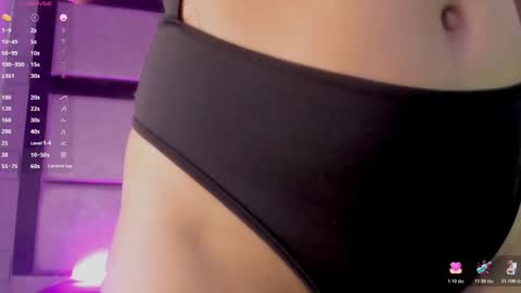 Snapshot of violetteecourt chatting on 10/21/25, 02:18 violetteecourt online show from 10/21/25, 02:18