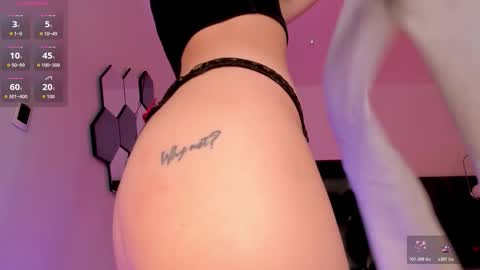 Snapshot of violetthansson chatting on 02/04/26, 06:25 Violett online show from 02/04/26, 06:25