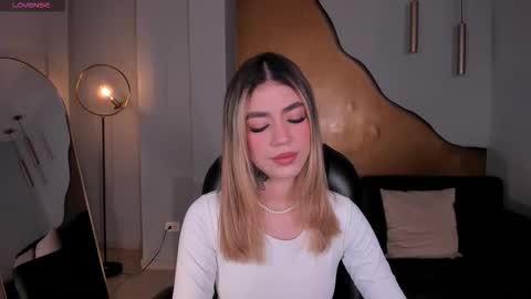 Snapshot of violetthansson chatting on 02/07/26, 11:47 Violett online show from 02/07/26, 11:47