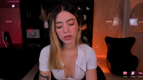 Snapshot of violetthansson chatting on 03/26/26, 07:52 Violett online show from 03/26/26, 07:52