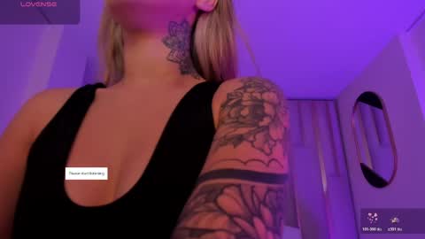 Snapshot of violetthansson chatting on 04/27/26, 08:56 Violett online show from 04/27/26, 08:56