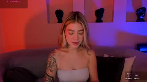 Snapshot of violetthansson chatting on 05/05/26, 09:06 Violett online show from 05/05/26, 09:06