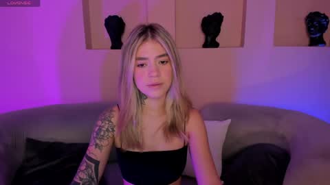 Snapshot of violetthansson chatting on 05/07/26, 09:25 Violett online show from 05/07/26, 09:25