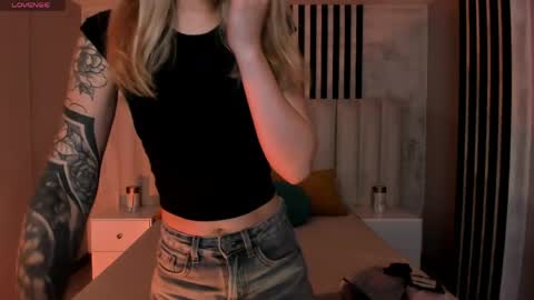 Snapshot of violetthansson chatting on 06/09/26, 09:43 Violett online show from 06/09/26, 09:43