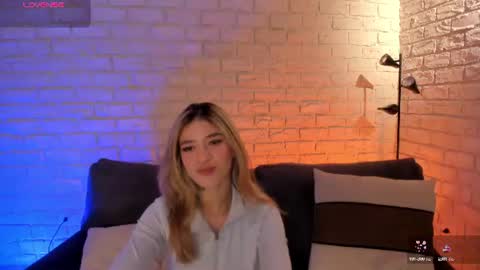 Snapshot of violetthansson chatting on 06/16/26, 10:07 Violett online show from 06/16/26, 10:07