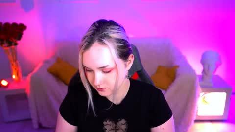 Snapshot of violettwoods chatting on 06/02/26, 08:05 Violett online show from 06/02/26, 08:05