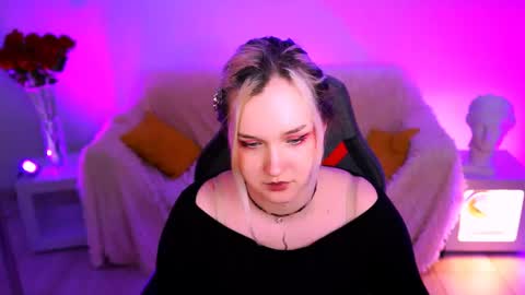 Snapshot of violettwoods chatting on 06/03/26, 02:44 Violett online show from 06/03/26, 02:44