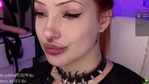 Snapshot of violetvio1ator chatting on 10/25/25, 04:31 Dommy mommy online show from 10/25/25, 04:31