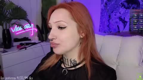 Snapshot of violetvio1ator chatting on 11/02/25, 04:04 Dommy mommy online show from 11/02/25, 04:04