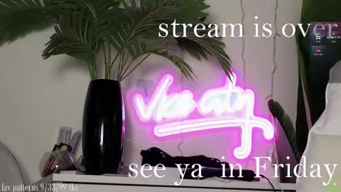 Snapshot of violetvio1ator chatting on 11/02/25, 04:09 Dommy mommy online show from 11/02/25, 04:09