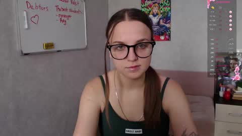 Snapshot of violetwin chatting on 10/18/25, 06:58 Violet online show from 10/18/25, 06:58