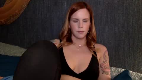 Snapshot of violetxsweets chatting on 01/08/25, 11:52 Violet online show from 01/08/25, 11:52