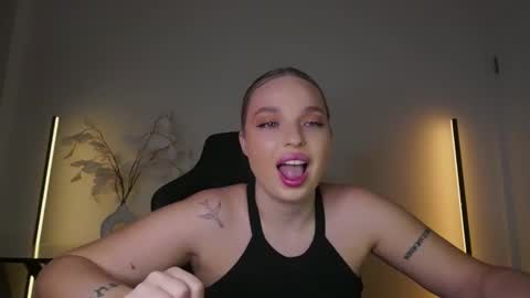 Violla online show from 11/26/25, 06:14