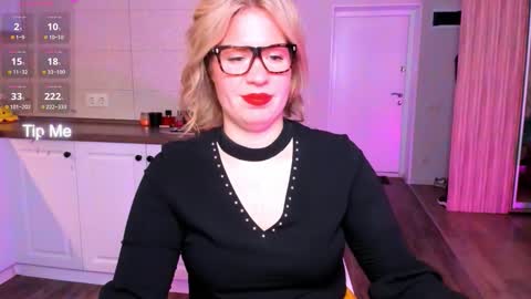 Snapshot of vip_juicy chatting on 10/08/25, 08:23 VelvettTime online show from 10/08/25, 08:23