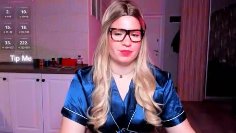 Snapshot of vip_juicy chatting on 10/20/25, 05:52 VelvettTime online show from 10/20/25, 05:52