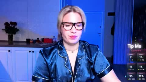 Snapshot of vip_juicy chatting on 10/23/25, 04:34 VelvettTime online show from 10/23/25, 04:34