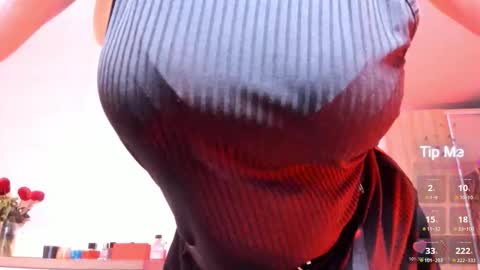 Snapshot of vip_juicy chatting on 10/24/25, 04:25 VelvettTime online show from 10/24/25, 04:25