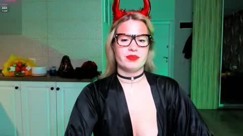 Snapshot of vip_juicy chatting on 11/02/25, 06:27 VelvettTime online show from 11/02/25, 06:27